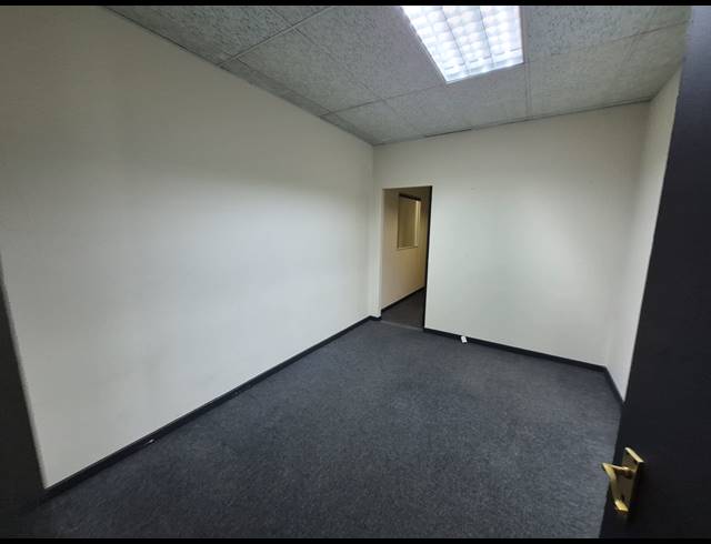 348M² OFFICE TO LET IN BRUMA